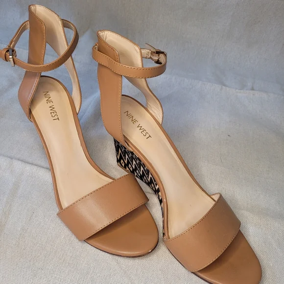 Nine West Tan Wedge Heels with Tribal Print Pattern Size 9 - Picture 4 of 12